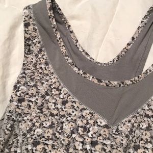 lululemon 🍋 gorgeous floral pattern tank